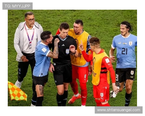 希门尼斯：我跟裁判说对方有人没戴护腿板，他给了我一张黄牌